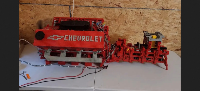 Der V8 in 1:1 läuft sogar!: Chevrolet 454 ci Big Block aus LEGO Steinen