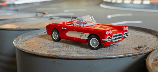 Neu von LEGO Icons: 1961er Chevrolet Corvette Modell aus Lego Steinen