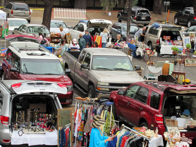 Us-Car-Treffen mit Trunk Market (Flohmarkt)