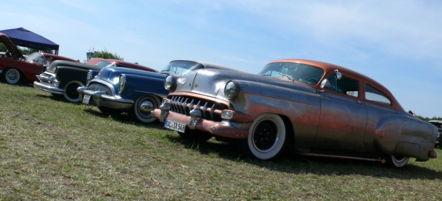 Bottrop Kustom Kulture 4./5. Juni 2010 : Zahlreiche amerikanische Autos sorgen für 50er Jahre Feeling auf Schwarze Heide