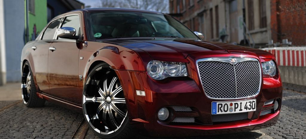 Лимузин Chrysler 300c красный цвет