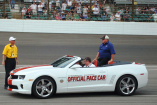 Chevrolet und Indy 500-Rennen feiern 100 Jahre gemeinsamer Geschichte / mit Wallpaper !!!: Die Brüder Louis, Arthur und Gaston Chevrolet nahmen an den frühen Indy 500-Rennen teil  - 2011 eröffnet ein Camaro Supersport Cabrio als 22. Chevrolet Pace Car das legendäre Rennen 