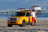 Rettungsschwimmer fahren Ford Escape Hybrid