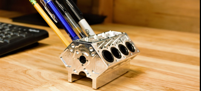 Ein Must-Have für V8 Fans: V8-Motorblock-Stifthalter