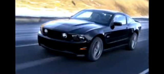 Videos: 2011 Ford Mustang in Action: Neues Pony mit V6 & V8 in bewegten Bildern