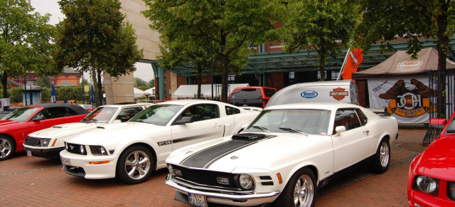 Amerikanische Autos in Oberhausen: Dr-Mustang Meeting im CentrO!: Dr-Mustang rockt das Ruhrgebiet - rund 750 Autos kommen zum Kult-Meeting!!