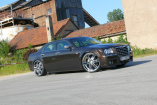 New School-Mopar: Chrysler 300C mit glänzendem Auftritt: Amerikanisches Auto im Luxus-Limousinen- und dezenten Tuning-Look