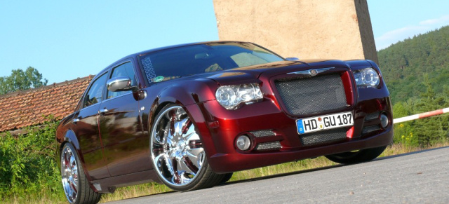 US-Car Traum in Deep Candy Red  2005er Chrysler 300C Sedan: Das amerikanische Dickschiff mit Charakter
