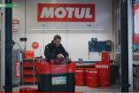 Mikro-Organismen verwandeln Schmutz in Biomasse: Motul BioClean - nachhaltiger Kaltreiniger für KFZ-Werkstätten & Industrie