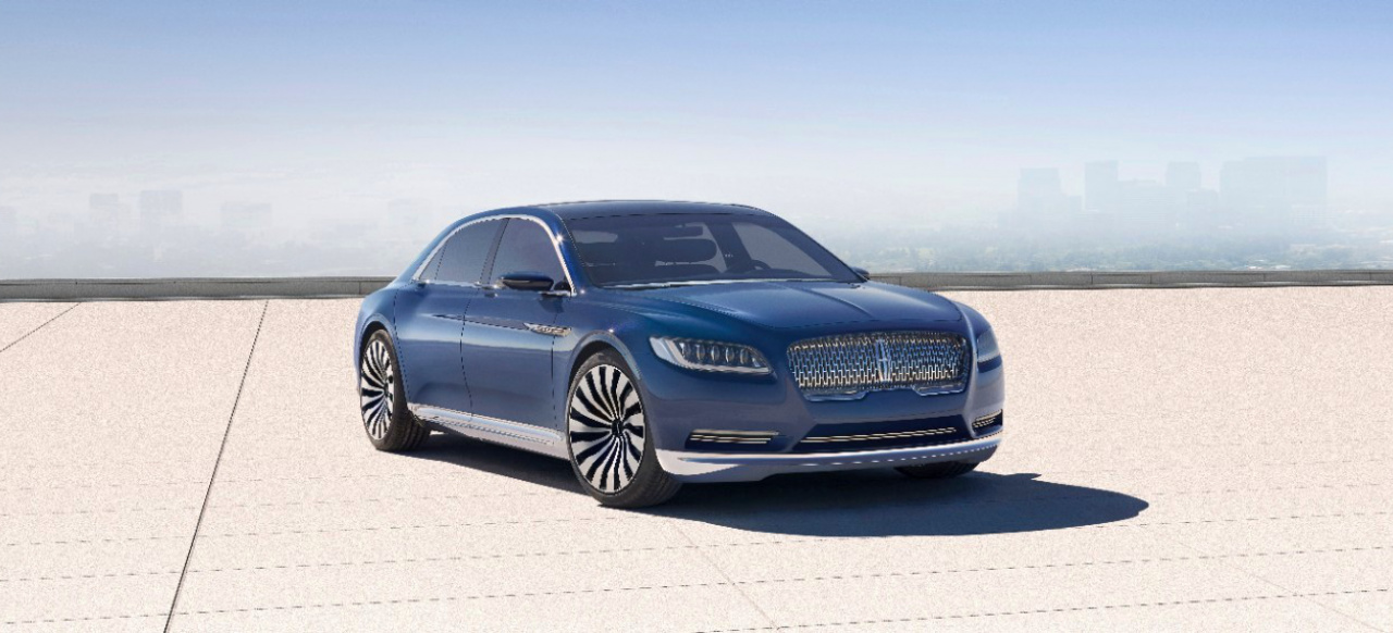 Show Car in New York Lincoln Continental mit Ausblick auf die