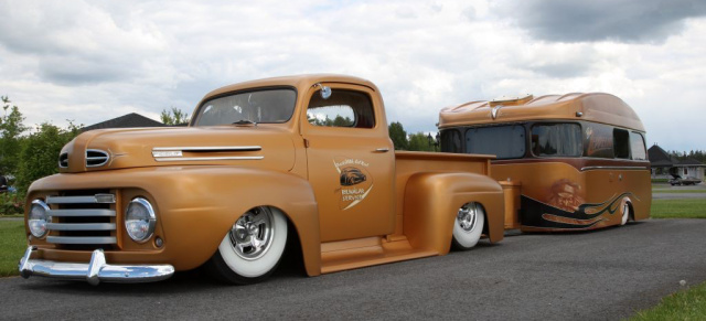 Pick up mit Trailer:  Das perfekte Gespann: Daheim und Unterwegs: 1949 Ford Deluxe F1 & 1974 Constructam 
