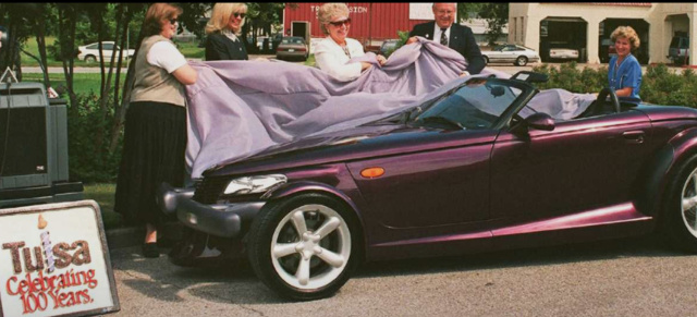 Suddenly it's 2048: 1998er Plymouth Prowler begraben
