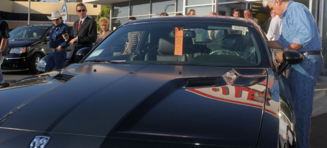 Behind the Wheel: Jay Leno fährt neuen Dodge Challenger!: "Tonight Show"- Star gibt Gas