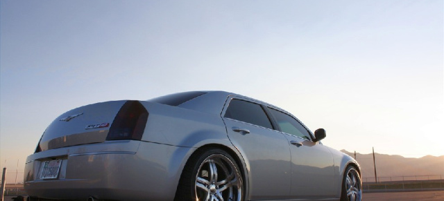 Luxus-Muscle Car Pur: Viper-Power im Chrysler 300C: Derek Ekins Chrysler 300 SRT10 // mit Video!