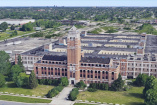 Ein Stück Motor City geht: American Motors Corporation Headquarter wird abgerissen