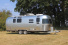 Caravan-Salon 2020:: Dieses Bett ist eine Insel - Airstream International 25 IB