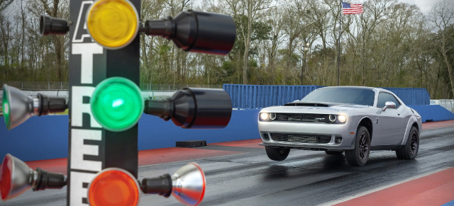 2023er Dodge Challenger Demon 170 / Video: Der Demon ist wieder zu schnell für die NHRA - Dragster Rennen...