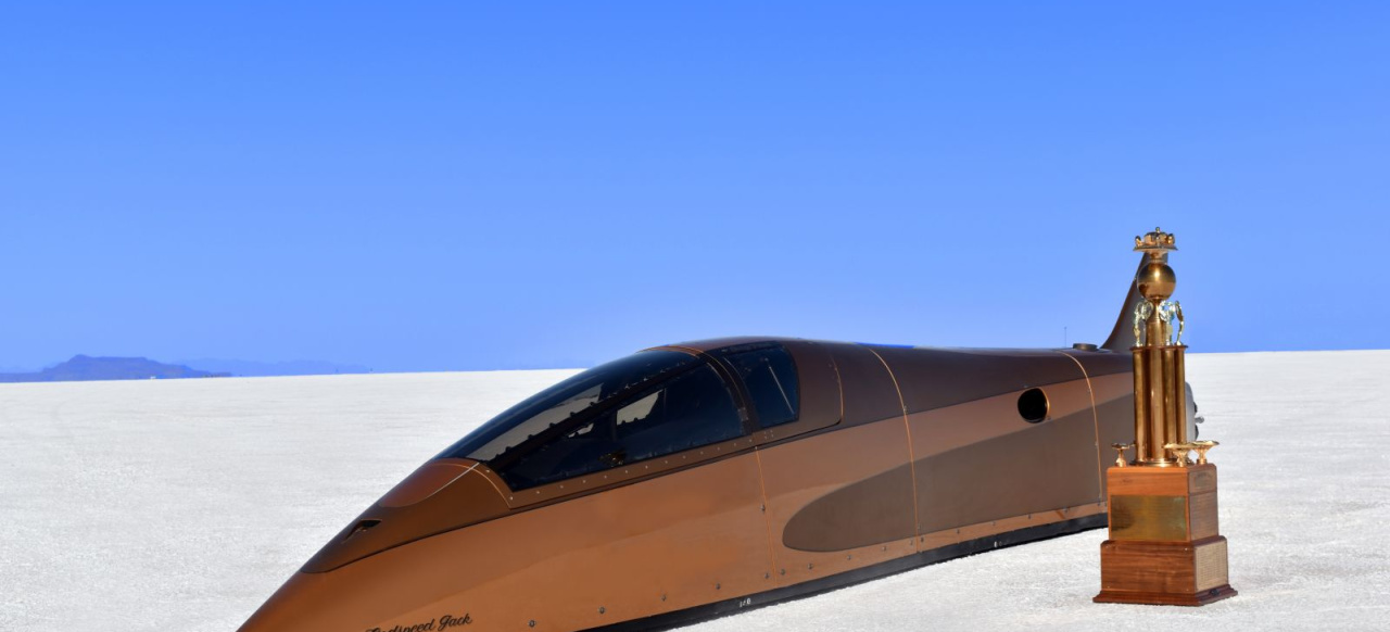 Bonneville Salt Flats in Utah. Speed Demon 715 Streamliner holt neuen