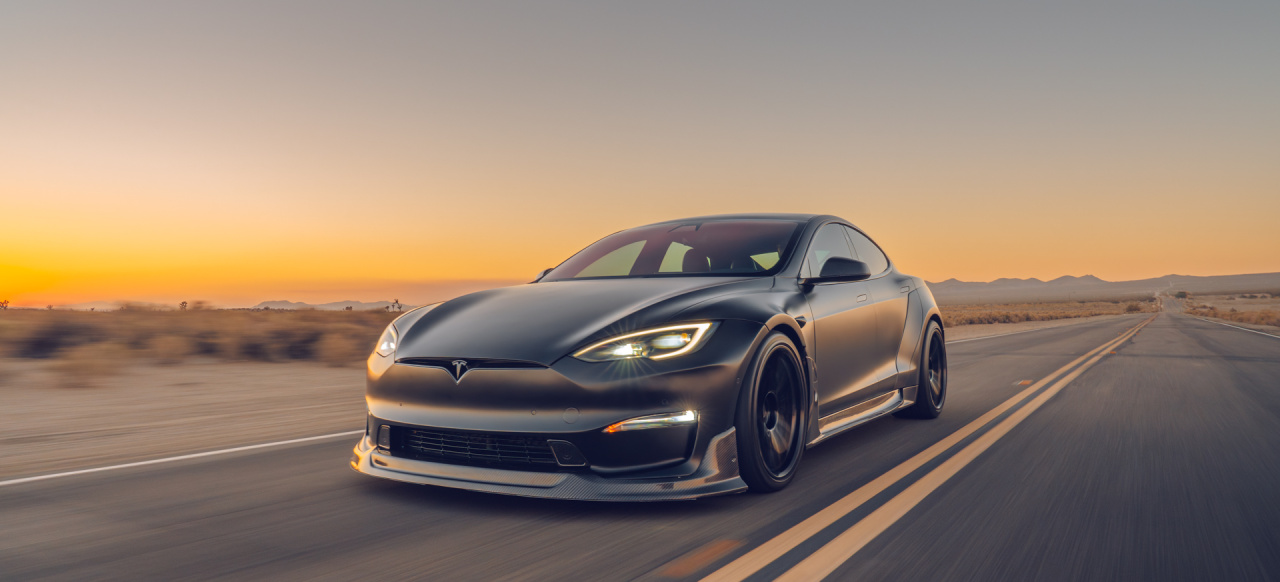 Tesla Model S Beleuchtete Carbon Einstiegsleisten – SilentDrive.de