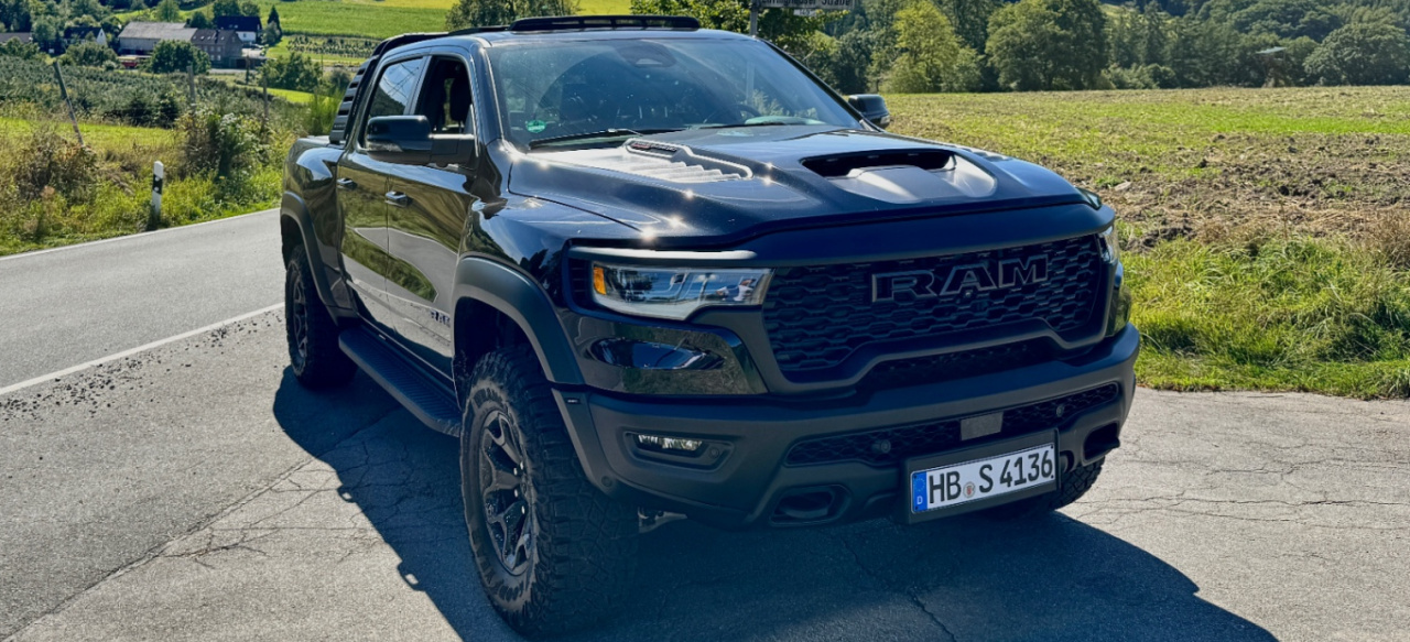 Working-Class-Hero im Fahrbericht: Der neue Dodge RAM 1500 – Luxus, Power und pures Truck-Feeling