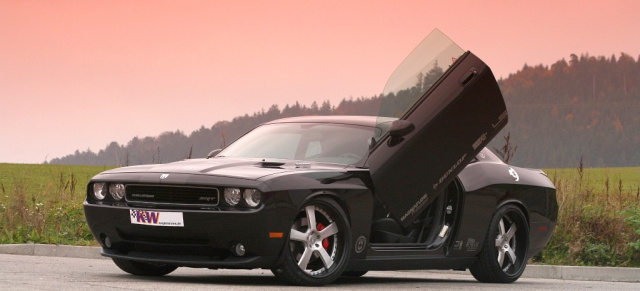Tuning für Muscle Cars: KW Dodge Challenger SRT-8 : Wir sehen schwarz: Dodge Challenger SRT 8 im Showcar-Look - Niveauregulierung durch Hydraulik Lift!!!