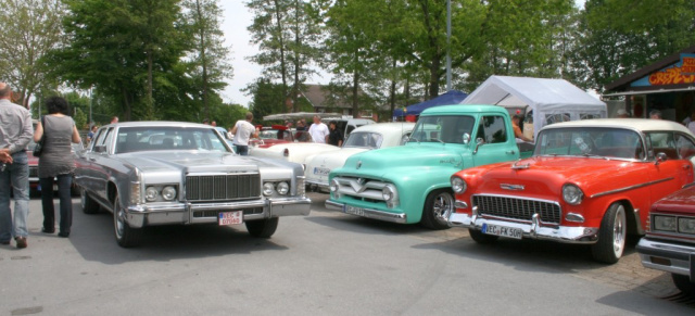 19.Musikbox- und Straßenkreuzer-Festival 2010, Verl-Kaunitz: Jede Menge amerikanische Autos bei dem 50er Jahre Fest in Ostwestfalen
