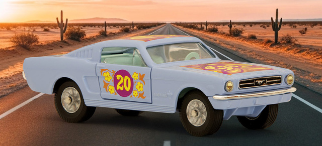 Corgi Model Club: Neuauflage: Ford Mustang 'Flower Power'  Stock Racing Car von Corgi Toys