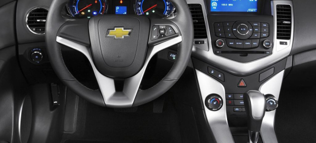 Erste Interieur Bilder des Chevrolet Cruze: Mittelklasse-Limousine kommt im Mai 2009