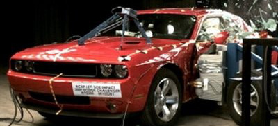 Challenger Crash Test: Gegen die Wand: Dodge Challenger