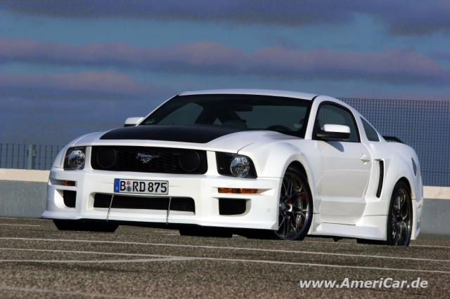 American White Rocket - 2009er Ford Mustang Saleen „420 S“ „Racecraft“:  US-Car Tuning par Excellence: Fette Leistung kombiniert mit cooler Optik -  Auto des Monats - AmeriCar - Das Online-Magazine für US-Car-Fans