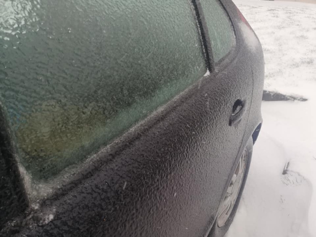 Ratgeber: Frost am Auto - Tipps für zugefrorene Türen, Scheiben